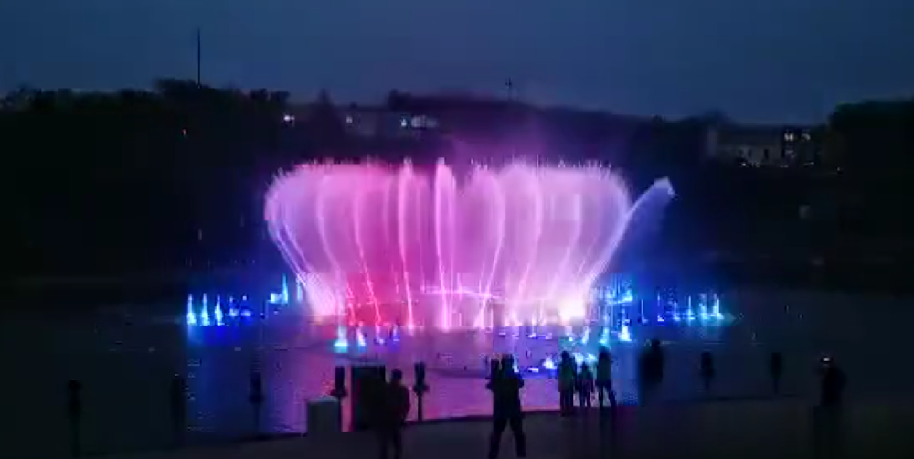 河湖喷泉